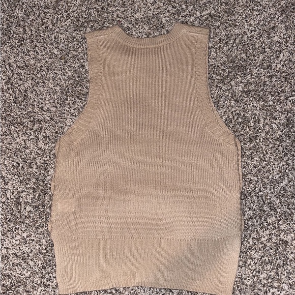 SWEATER VEST - Picture 2 of 3